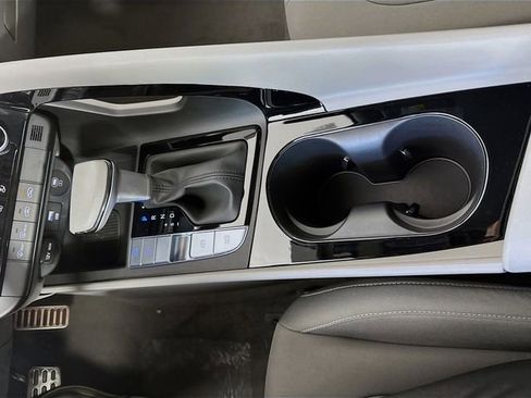 New 2025 Hyundai Elantra SEL FWD image 18