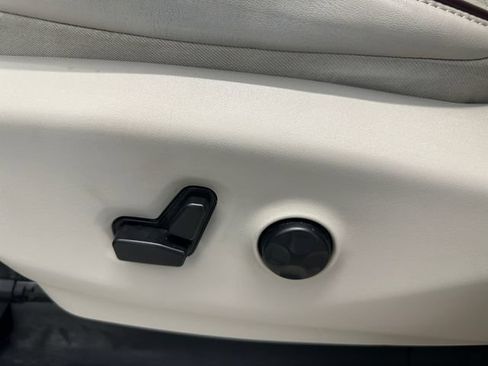 Used 2017 Chrysler Pacifica Limited FWD image 33