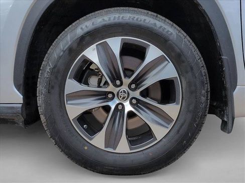 Used 2021 Toyota Highlander XLE AWD/4WD image 26