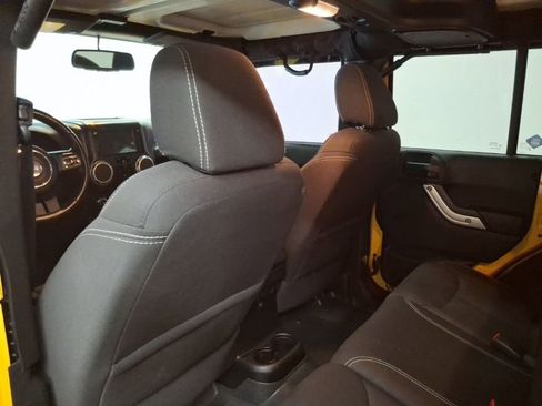 Used 2015 Jeep Wrangler Unlimited Rubicon image 15