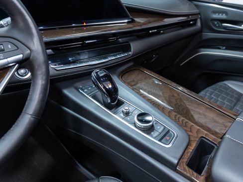 Used 2024 Cadillac Escalade Premium Luxury Platinum AWD/4WD image 13