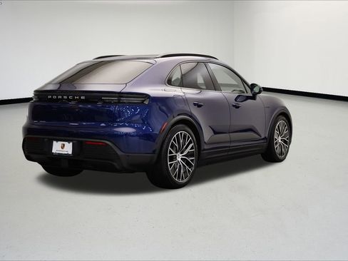 Used 2025 Porsche Macan 4S Electric image 7