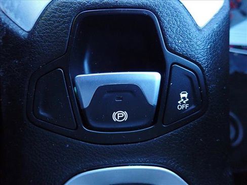Used 2015 Jeep Renegade Latitude w/ Cold Weather Group FWD image 15