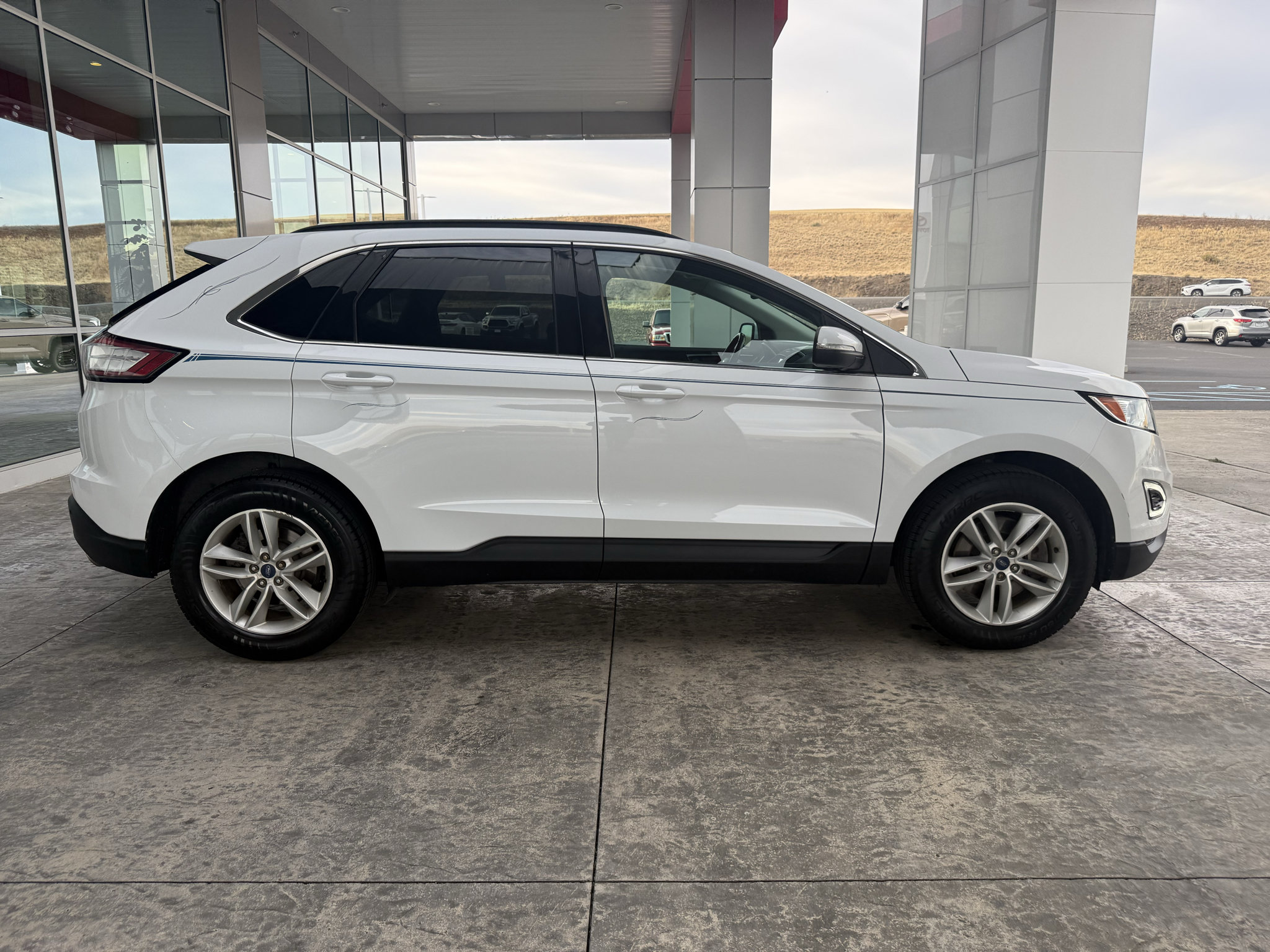 Used 2016 Ford Edge SEL w/ Equipment Group 201A AWD/4WD image 12