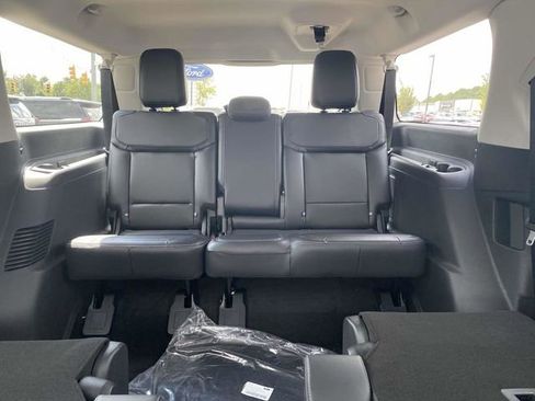 New 2025 Ford Expedition Max Platinum image 23