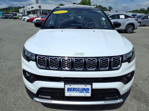 Used 2025 Jeep Compass Limited AWD/4WD image 9