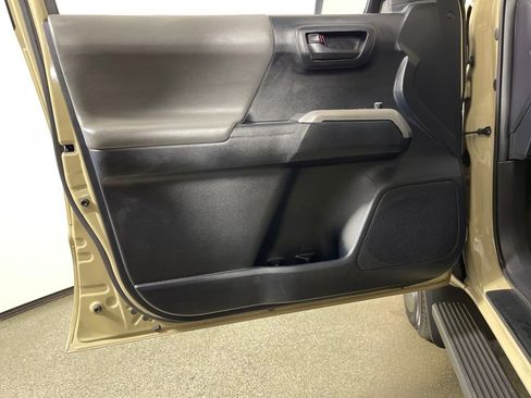 Certified 2016 Toyota Tacoma 2WD Double Cab image 17