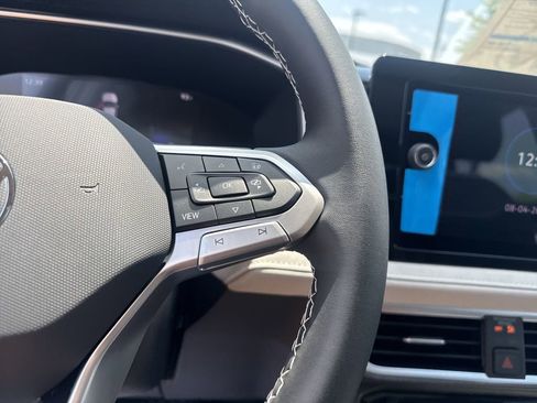 New 2025 Volkswagen Taos SE image 23