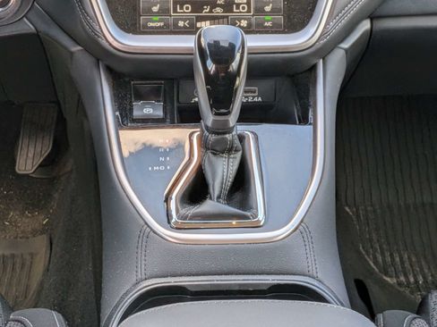 Certified 2024 Subaru Outback Premium AWD/4WD image 19