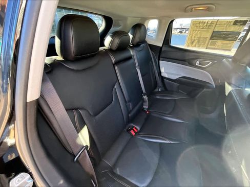 Used 2022 Jeep Compass Latitude image 18