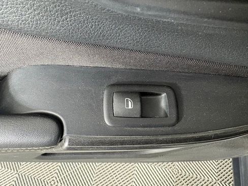 Used 2015 Jeep Cherokee Latitude w/ Cold Weather Group image 36