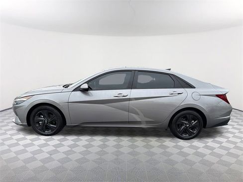 Used 2023 Hyundai Elantra SEL image 8