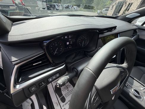 Used 2025 Cadillac XT5 Premium Luxury w/ Technology Package AWD/4WD image 30