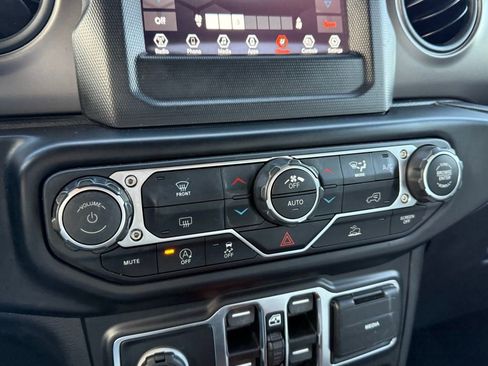 Used 2022 Jeep Wrangler Unlimited Sport image 4