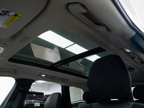 Used 2024 Volvo XC60 T8 Plus image 16