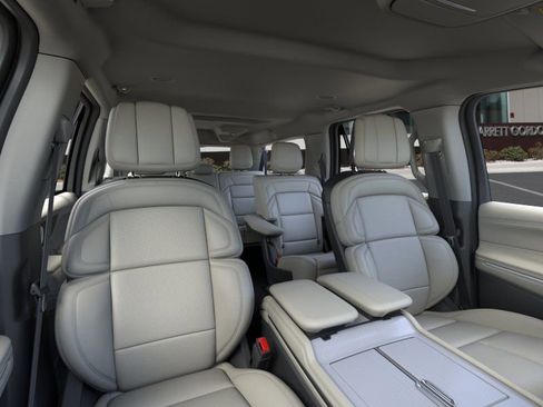 New 2026 Lincoln Navigator L Premier AWD/4WD image 10