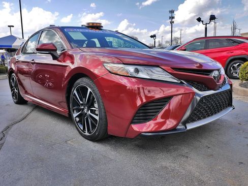 Used 2018 Toyota Camry XSE image 1