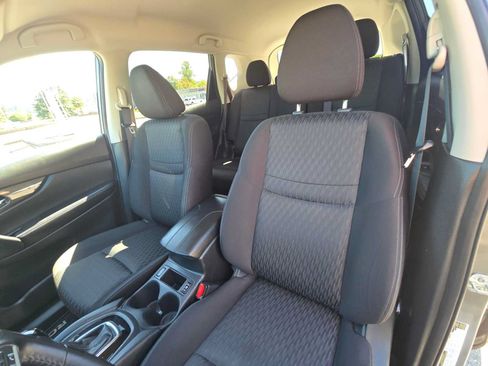 Used 2018 Nissan Rogue SV AWD/4WD image 22