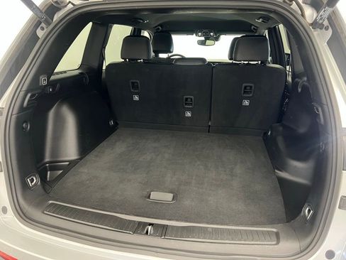 Used 2024 Jeep Grand Cherokee Altitude image 7