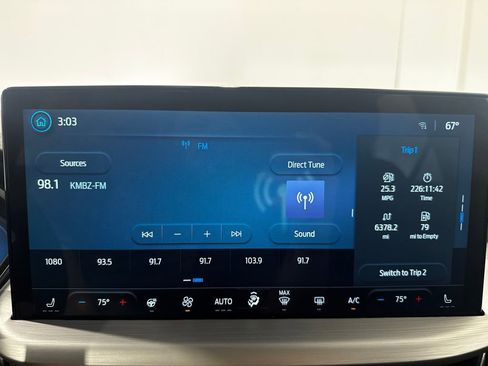 Used 2025 Ford Escape Platinum AWD/4WD image 3