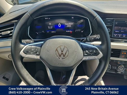 Certified 2024 Volkswagen Jetta SE w/ Panoramic Sunroof Package FWD image 5
