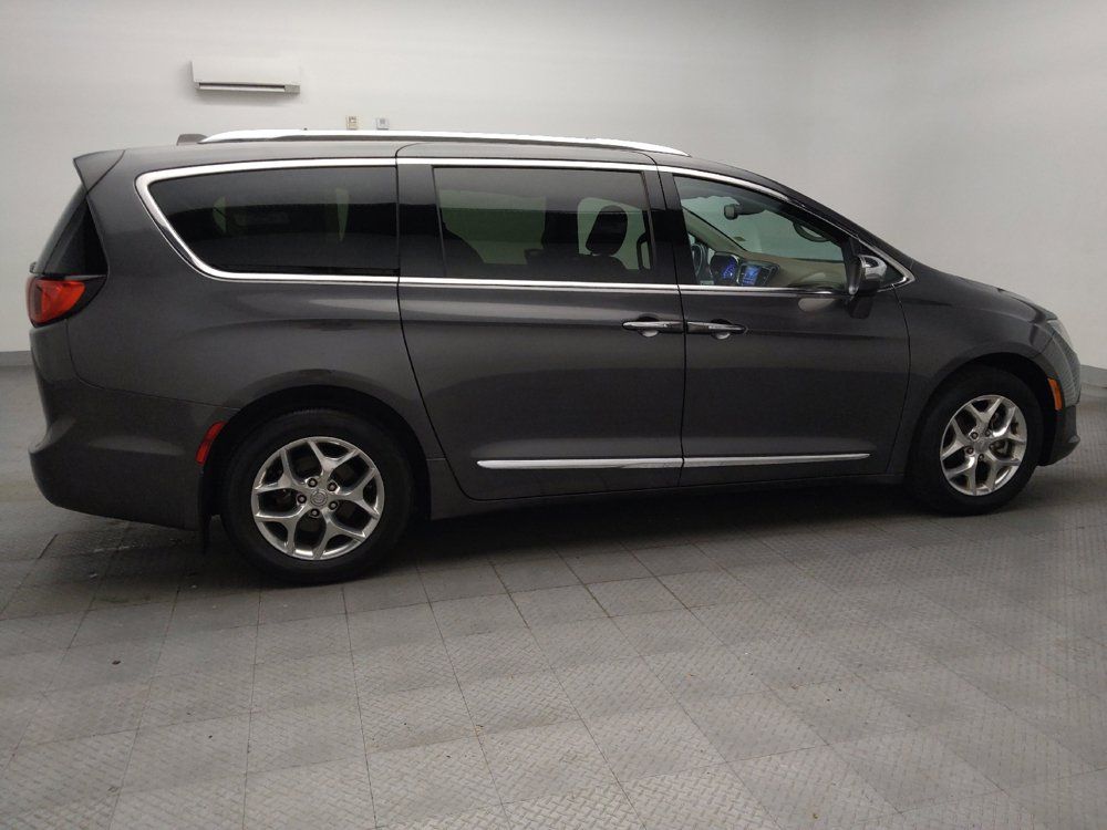 Used 2017 Chrysler Pacifica Limited FWD image 10