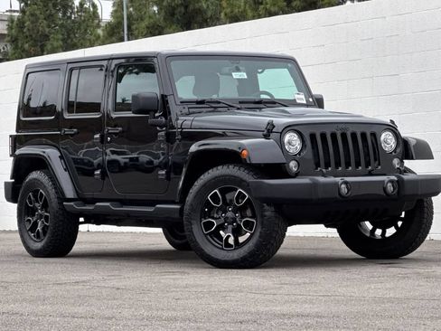 Used 2018 Jeep Wrangler Unlimited Sahara AWD/4WD image 2