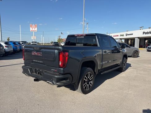 Used 2022 GMC Sierra 1500 AT4 w/ AT4 Premium Package image 3