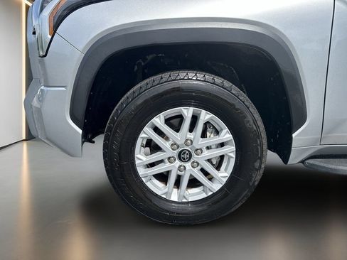 Used 2022 Toyota Tundra SR5 w/ SR5 Convenience Package RWD image 10