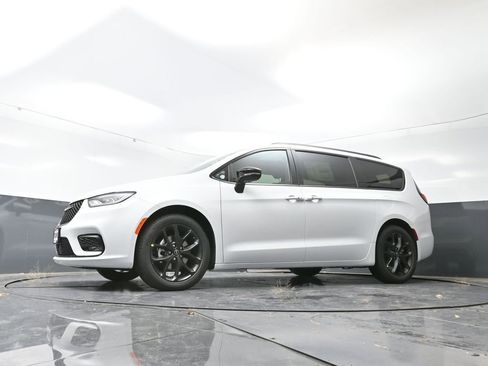 New 2026 Chrysler Pacifica Limited w/ S Appearance Package image 55