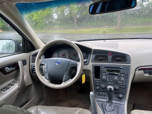 Used 2004 Volvo V70 AWD/4WD image 12