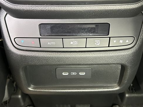 Used 2025 Honda Pilot Touring image 32