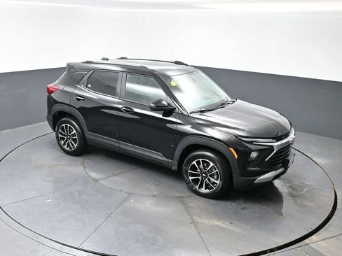 Used 2025 Chevrolet TrailBlazer LT w/ Driver Confidence Package image 17