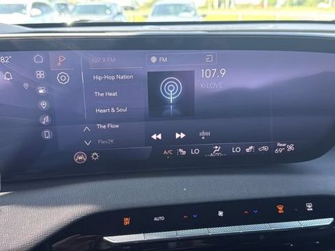 Used 2025 Buick Enclave Preferred FWD image 19