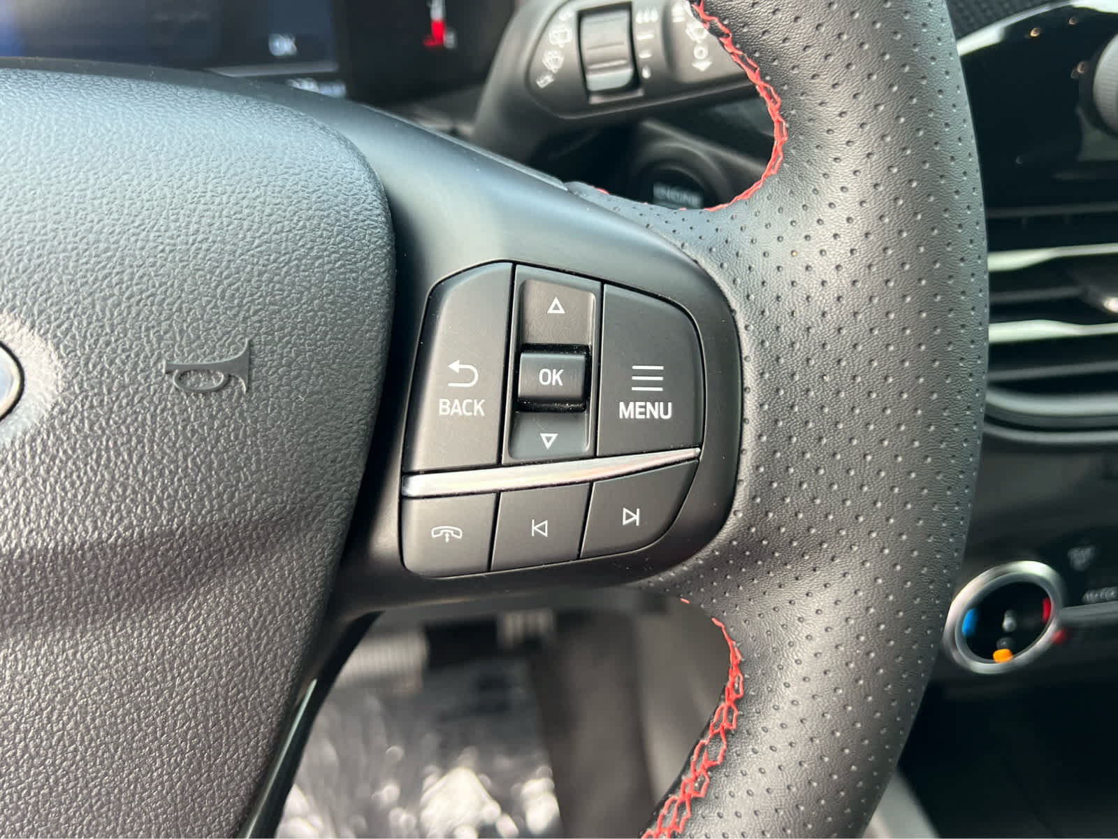 Used 2025 Ford Escape ST-Line Select AWD/4WD image 36