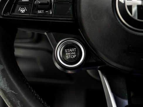 Used 2023 Alfa Romeo Giulia Veloce image 28