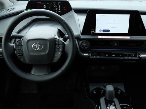 Used 2025 Toyota Prius XLE image 10
