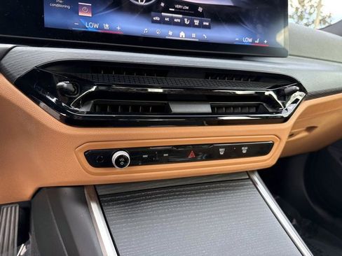 Used 2025 BMW 330i Sedan w/ Convenience Package image 25