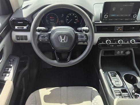 Used 2023 Honda Pilot LX image 12