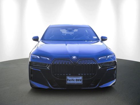 Used 2025 BMW i7 eDrive50 w/ M Sport Package image 2