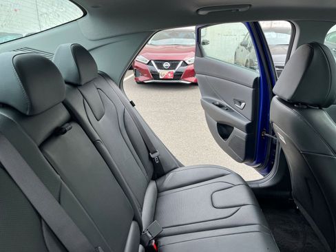 Used 2025 Hyundai Elantra Limited image 39