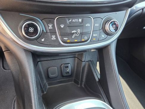 Used 2018 Chevrolet Volt Premier w/ Driver Confidence Package FWD image 22