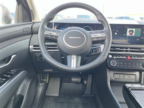 Certified 2025 Hyundai Tucson Limited image 14