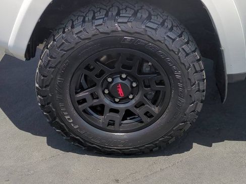 Used 2016 Toyota 4Runner TRD Pro AWD/4WD image 9