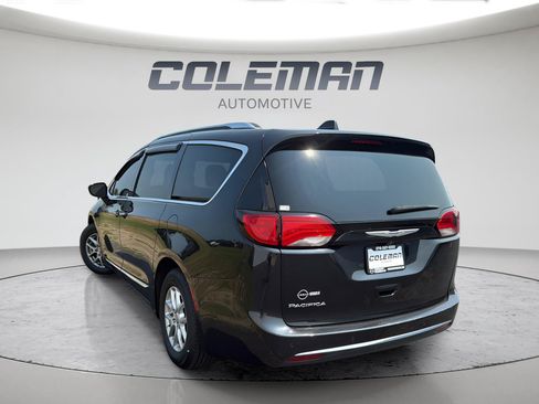 Used 2020 Chrysler Pacifica Touring-L FWD image 3