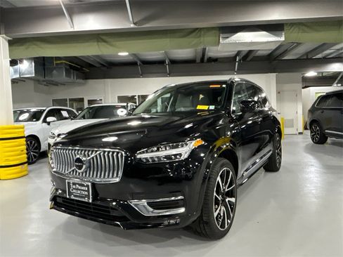 Certified 2023 Volvo XC90 B5 Plus w/ Protection Package Premier image 5