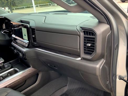 Used 2024 Chevrolet Silverado 1500 LTZ w/ LTZ Convenience Package II image 17