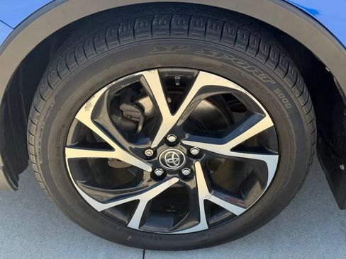 Used 2018 Toyota C-HR XLE FWD image 10