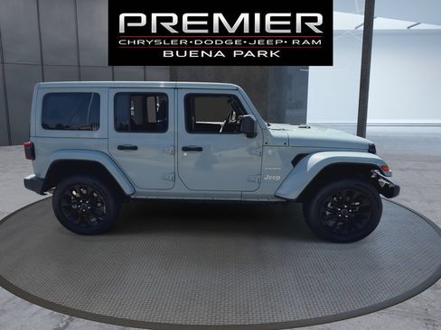 Used 2024 Jeep Wrangler Unlimited Sahara AWD/4WD image 9