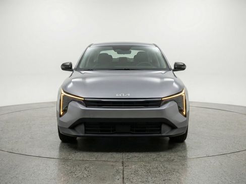 Used 2025 Kia K4 LXS image 2